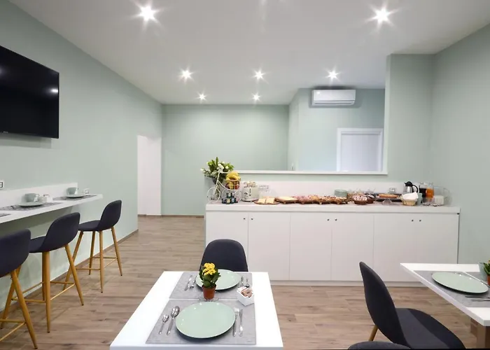 season Rooms & BreakfastHotel Napoli